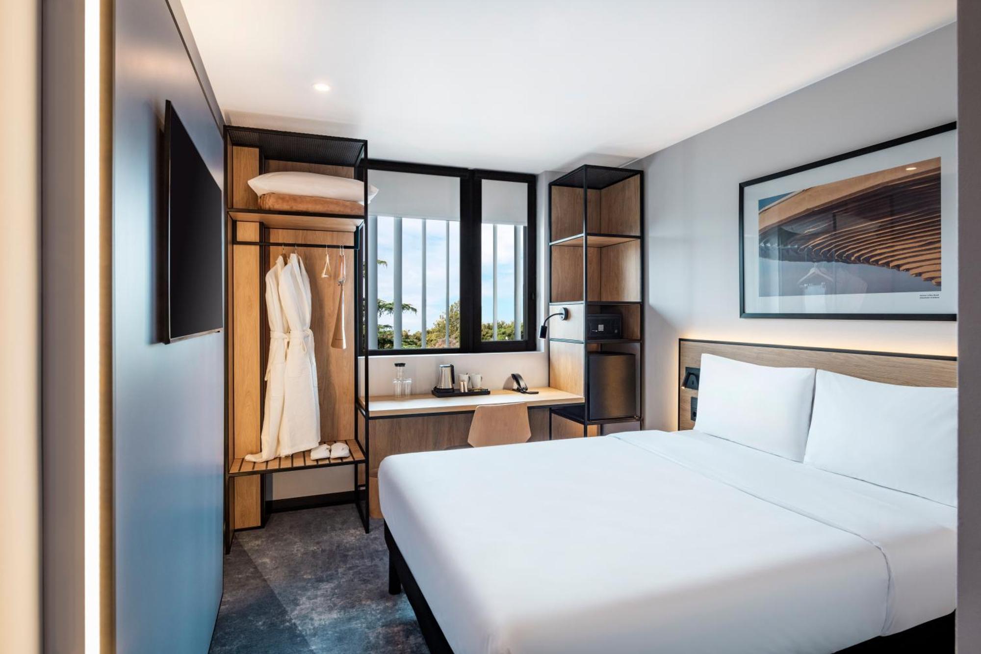 Ibis Tbilisi Airport Hotel Екстериор снимка