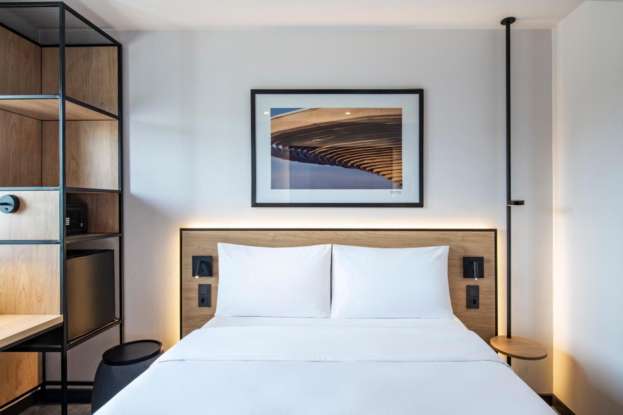 Ibis Tbilisi Airport Hotel Екстериор снимка