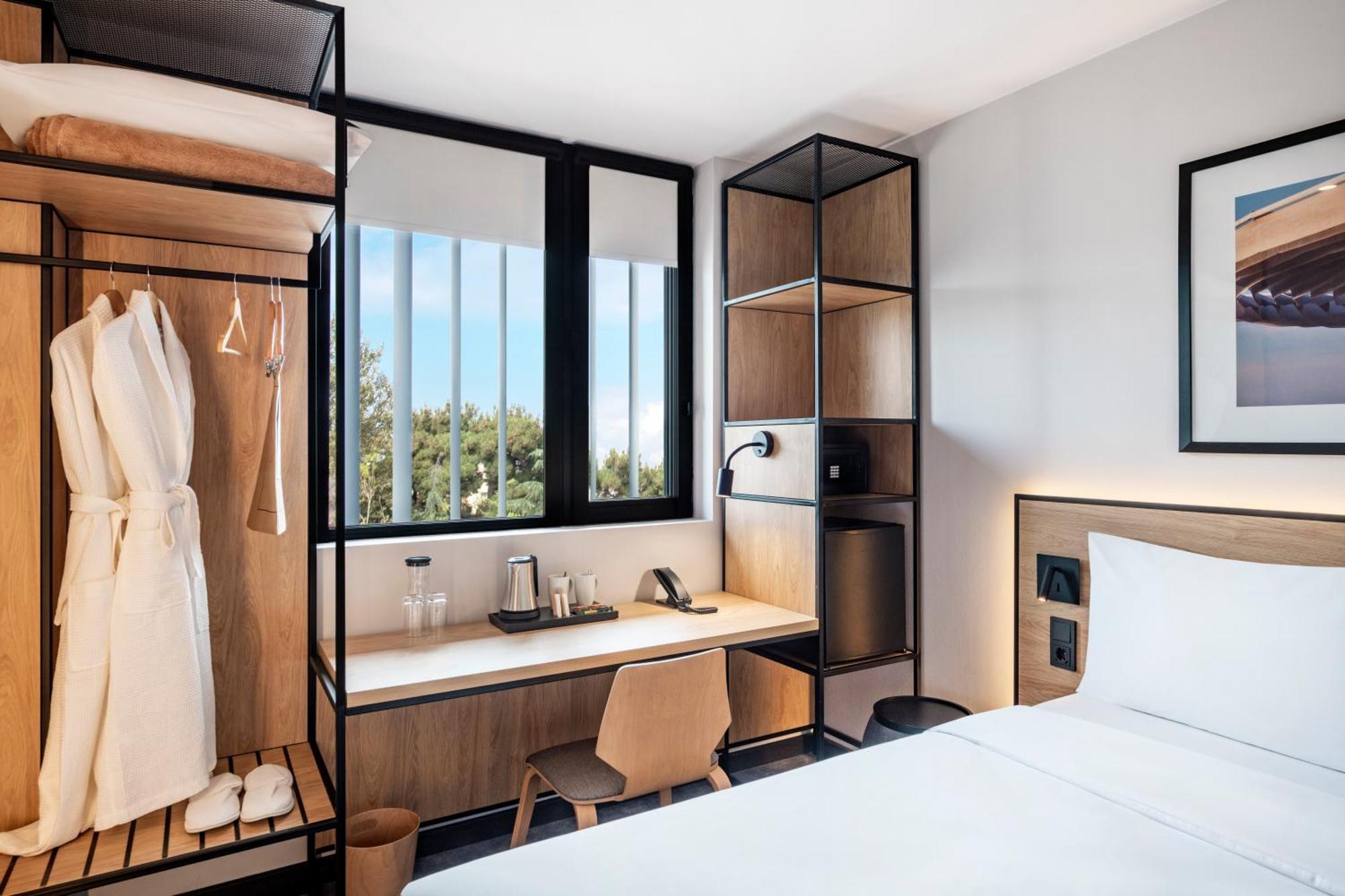 Ibis Tbilisi Airport Hotel Екстериор снимка