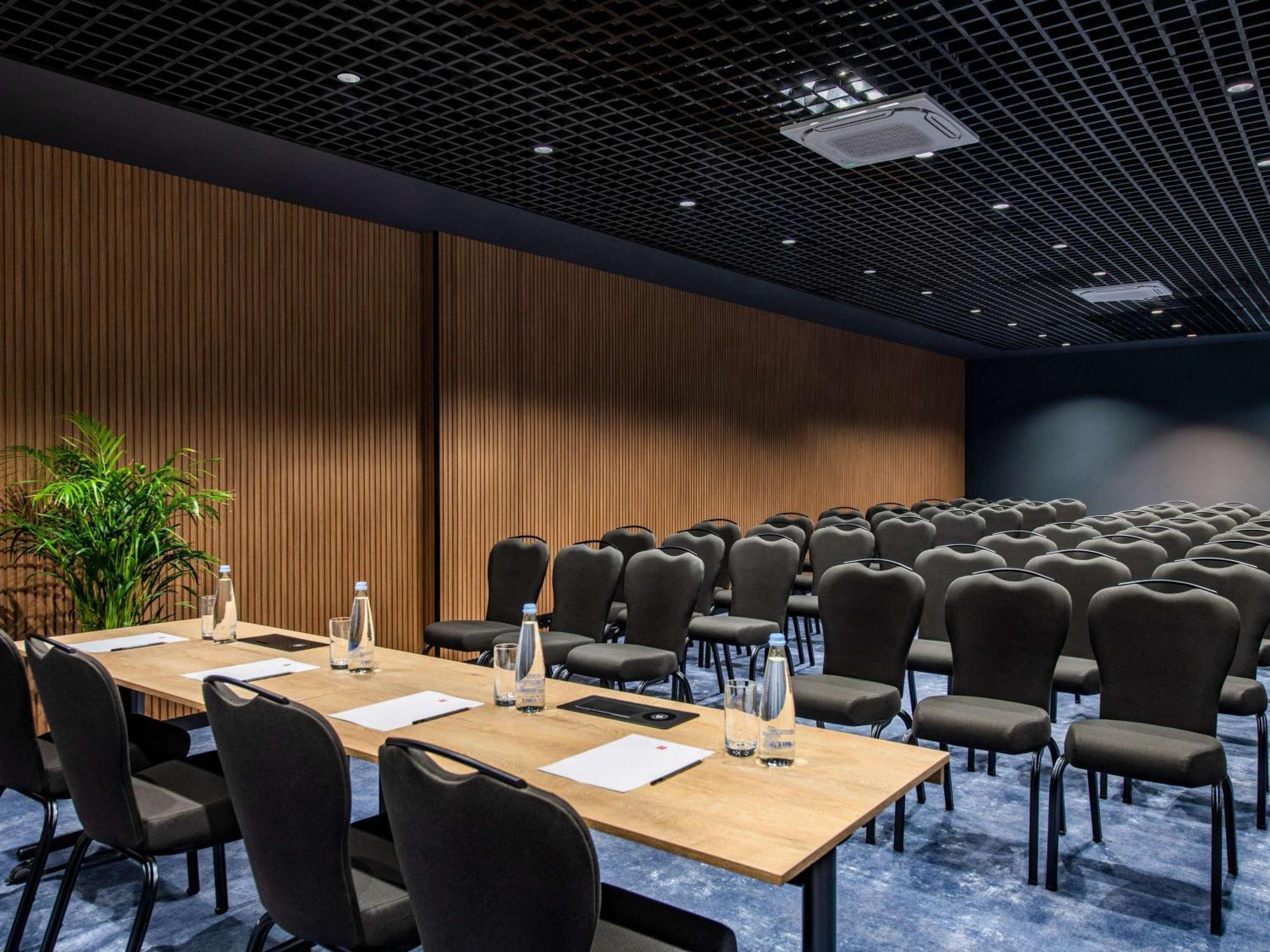 Ibis Tbilisi Airport Hotel Екстериор снимка