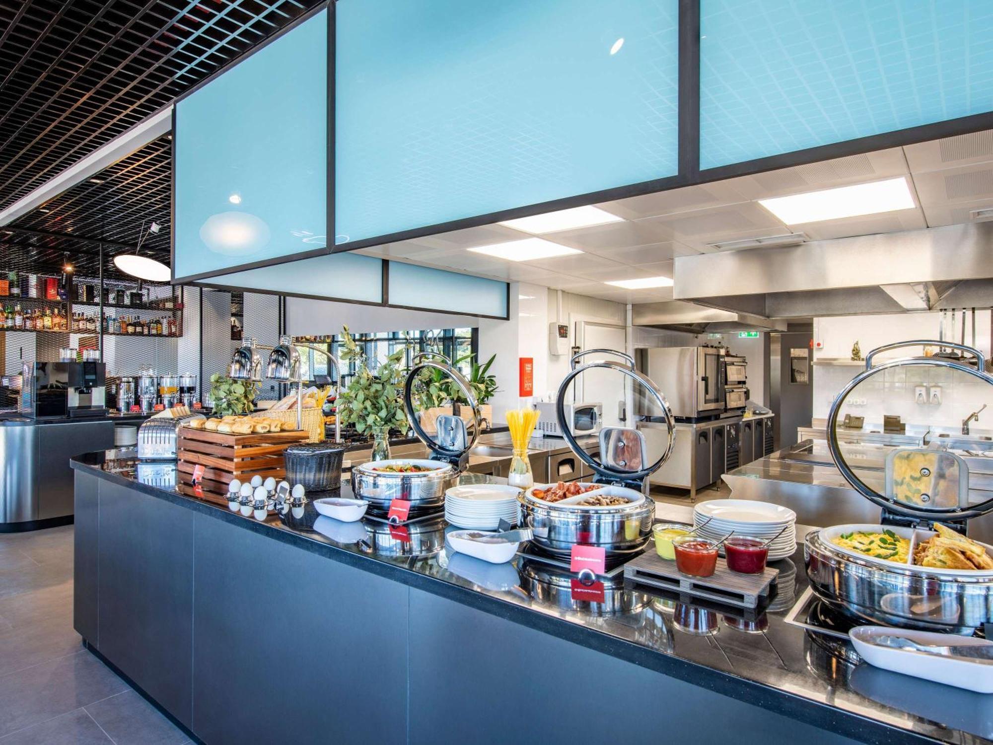 Ibis Tbilisi Airport Hotel Екстериор снимка