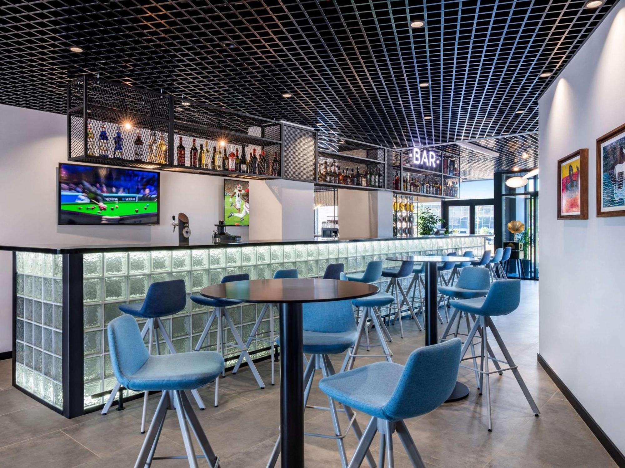 Ibis Tbilisi Airport Hotel Екстериор снимка