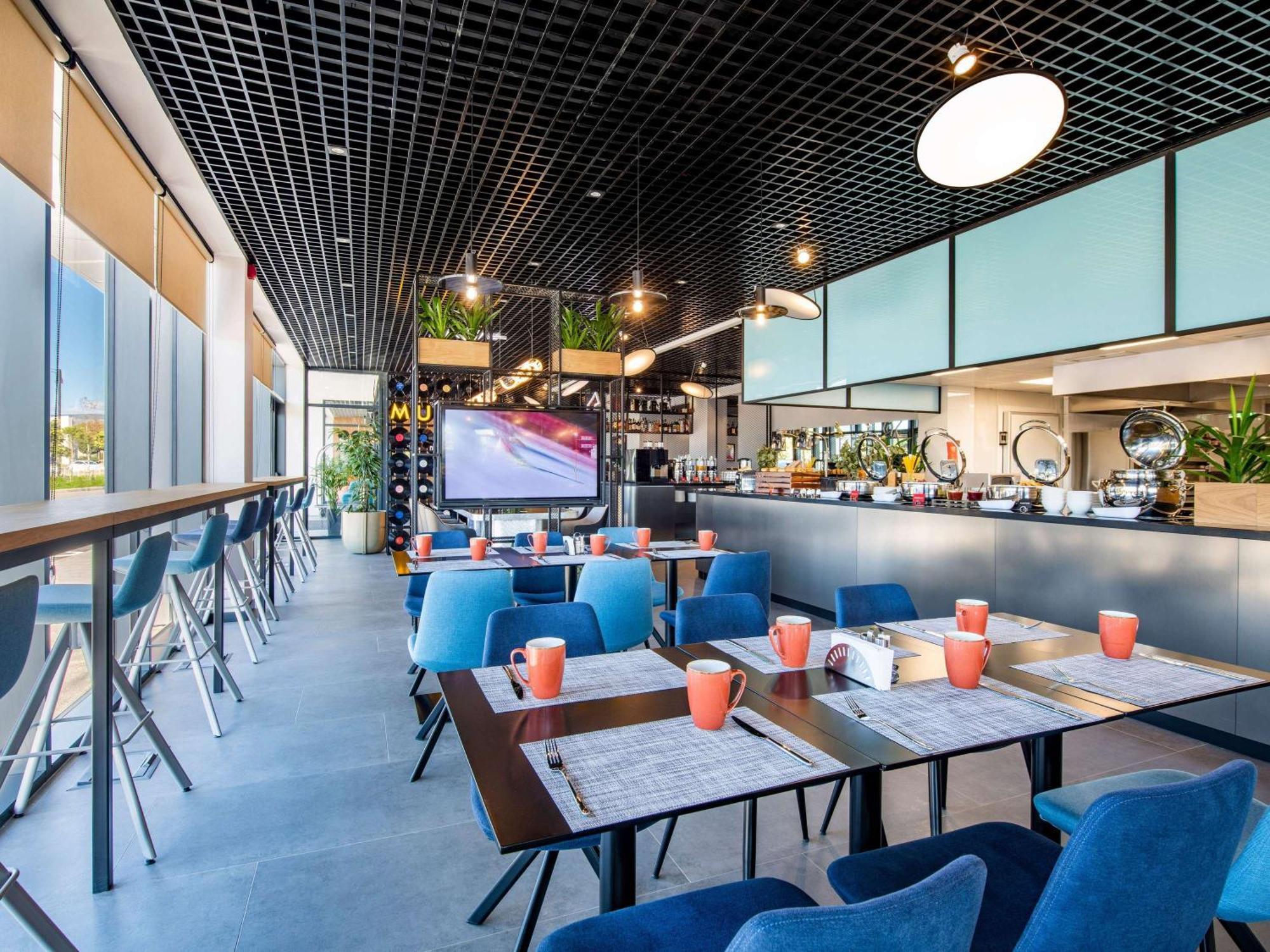 Ibis Tbilisi Airport Hotel Екстериор снимка