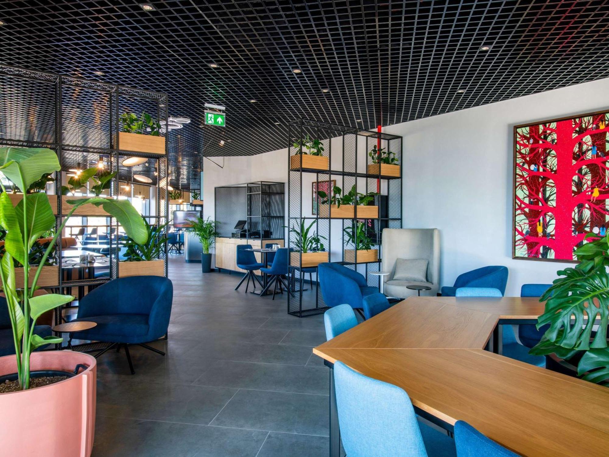 Ibis Tbilisi Airport Hotel Екстериор снимка