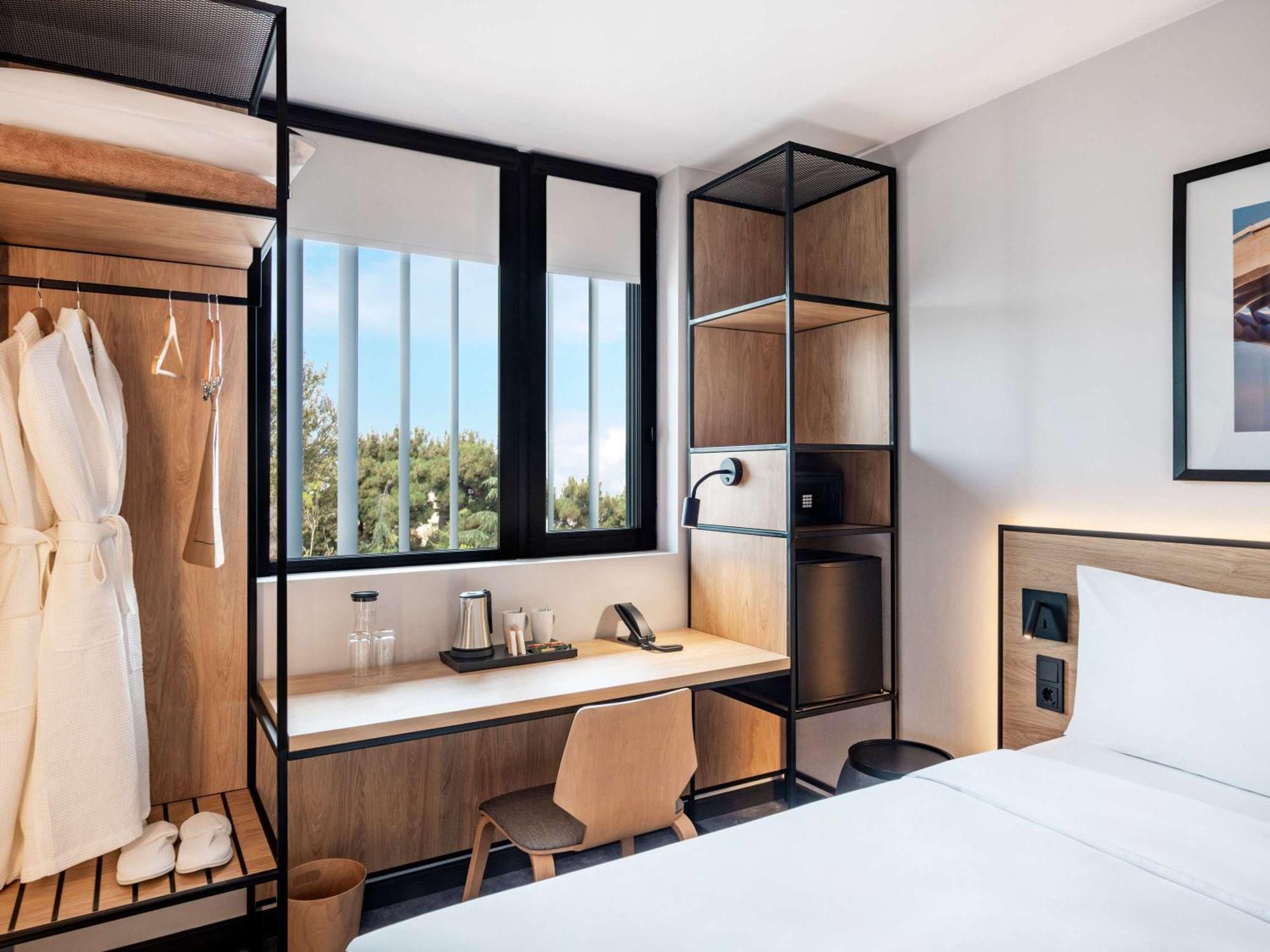 Ibis Tbilisi Airport Hotel Екстериор снимка